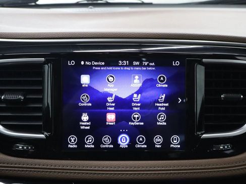 Used 2017 Chrysler Pacifica Limited FWD image 34