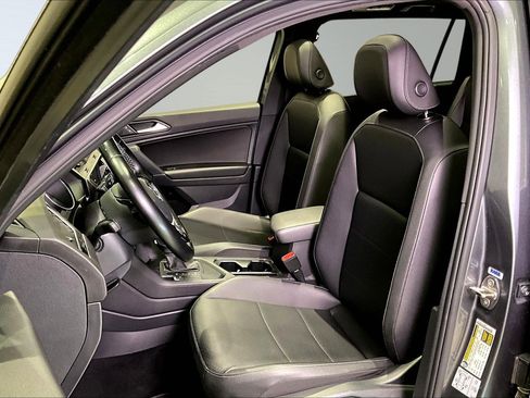 Used 2020 Volkswagen Tiguan SE R-Line image 20
