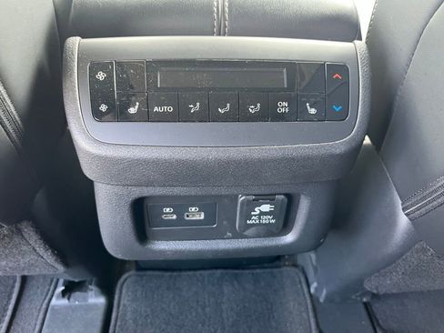 Used 2023 Nissan Pathfinder Platinum AWD/4WD image 31