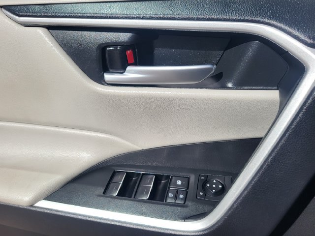 Used 2025 Toyota RAV4 XLE FWD image 13