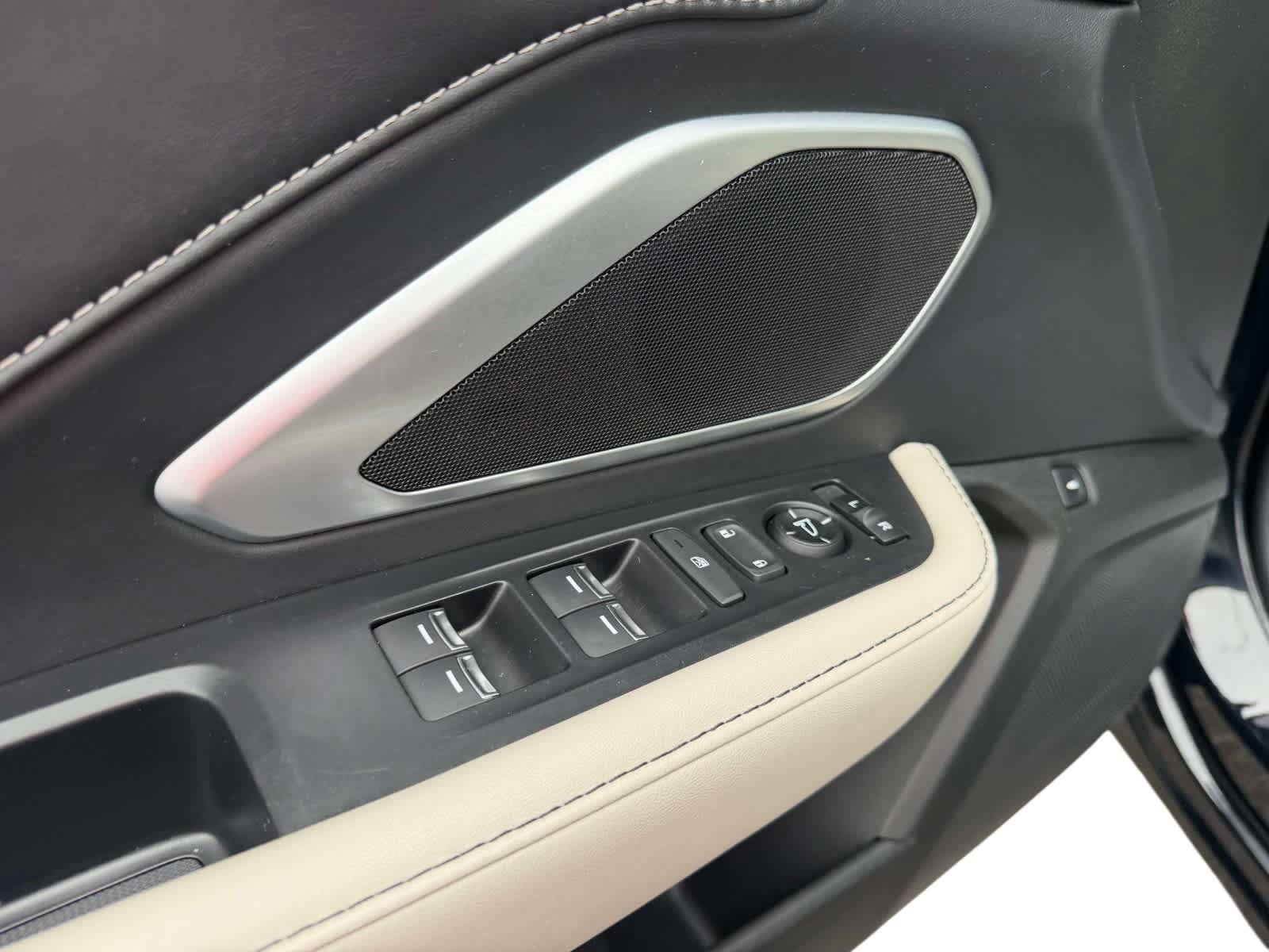Used 2025 Acura RDX SH-AWD image 21