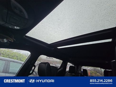 Used 2023 Chrysler Pacifica Limited w/ Uconnect Theater Family Group AWD/4WD image 4