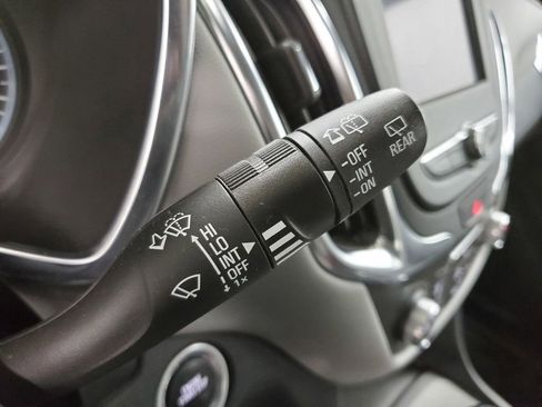 Used 2021 Chevrolet Equinox LS image 29