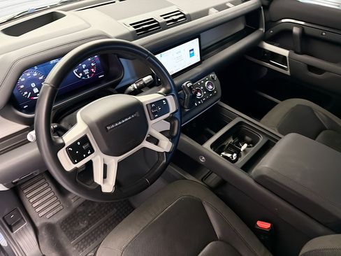 Used 2021 Land Rover Defender 110 SE AWD/4WD image 7
