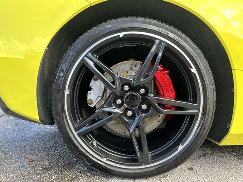 Used 2021 Chevrolet Corvette Stingray Coupe w/ Z51 Performance Package image 18