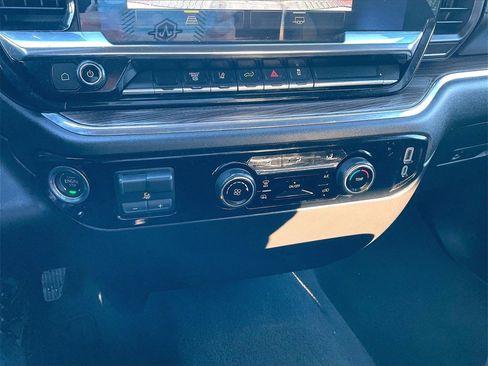 Used 2024 Chevrolet Silverado 2500 LT image 24