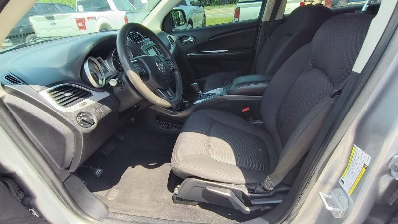 Used 2018 Dodge Journey SE w/ Blacktop Package FWD image 9