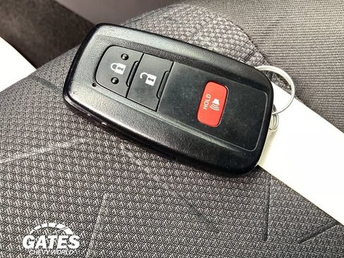 Used 2025 Toyota RAV4 XLE AWD/4WD image 24