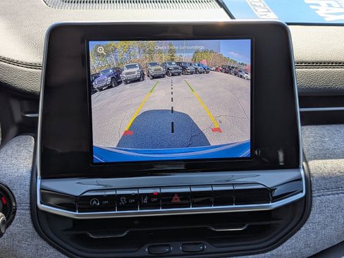 Used 2025 Jeep Compass Latitude image 21