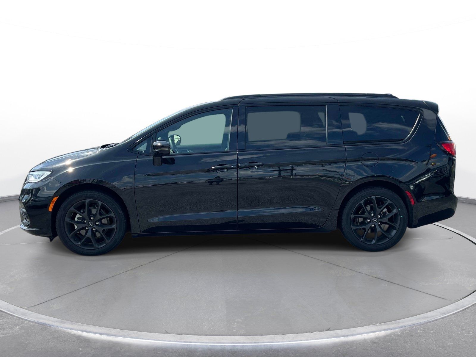 Used 2025 Chrysler Pacifica Limited FWD image 8