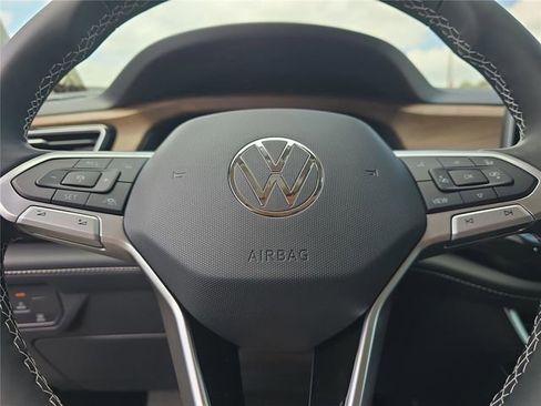 New 2026 Volkswagen Atlas SE FWD image 25