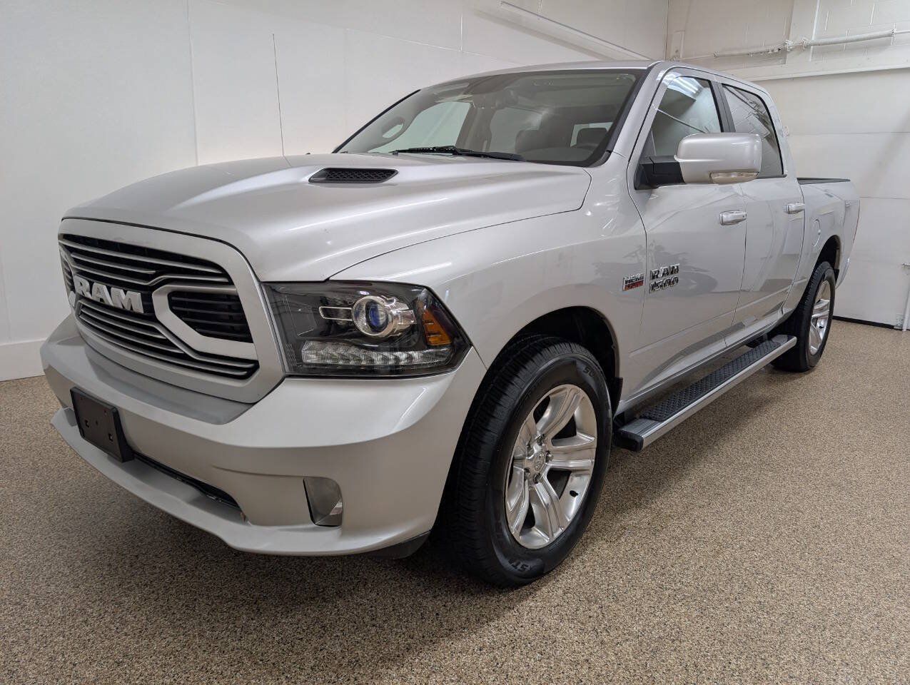 Used 2018 RAM 1500 Sport w/ Sport Premium Group AWD/4WD image 2
