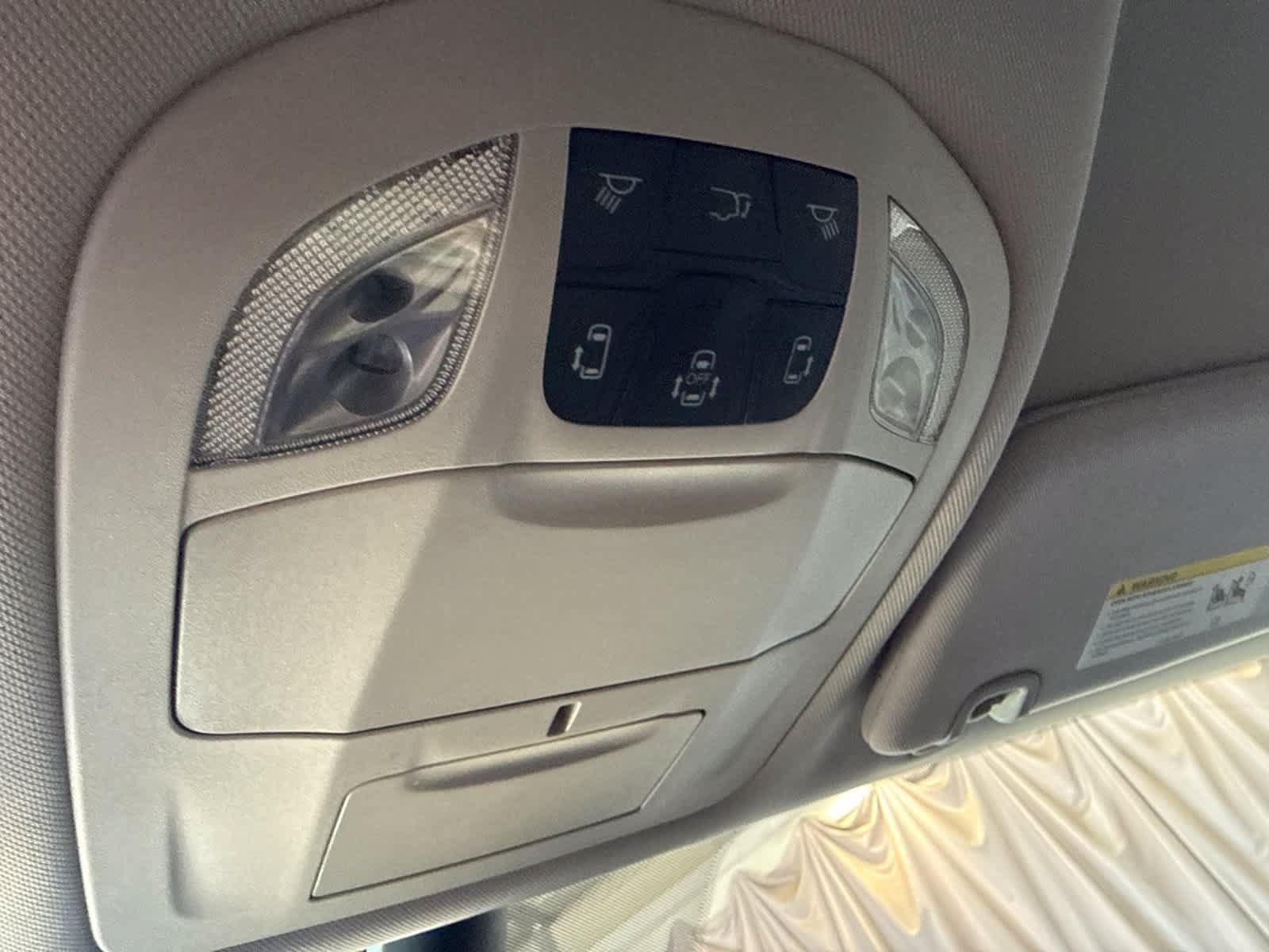 Used 2018 Chrysler Pacifica Limited w/ Advanced Safetytec Group FWD image 27