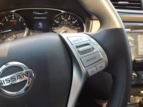 Used 2015 Nissan Rogue SV FWD image 9