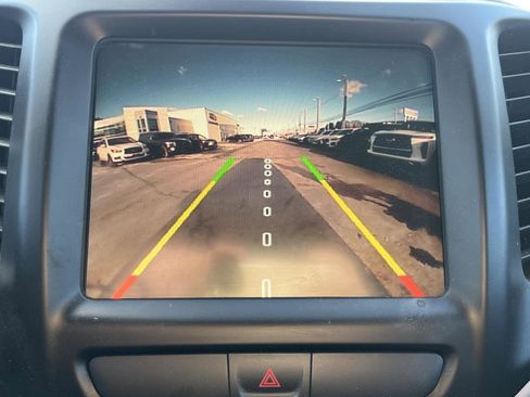 Used 2017 Jeep Cherokee Latitude w/ Cold Weather Group image 9