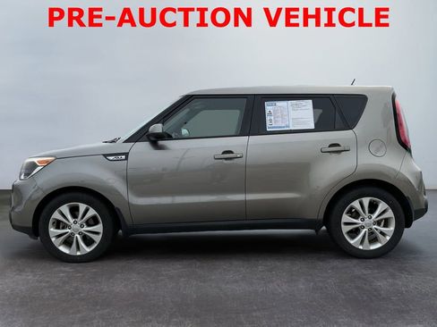 Used 2015 Kia Soul + image 6