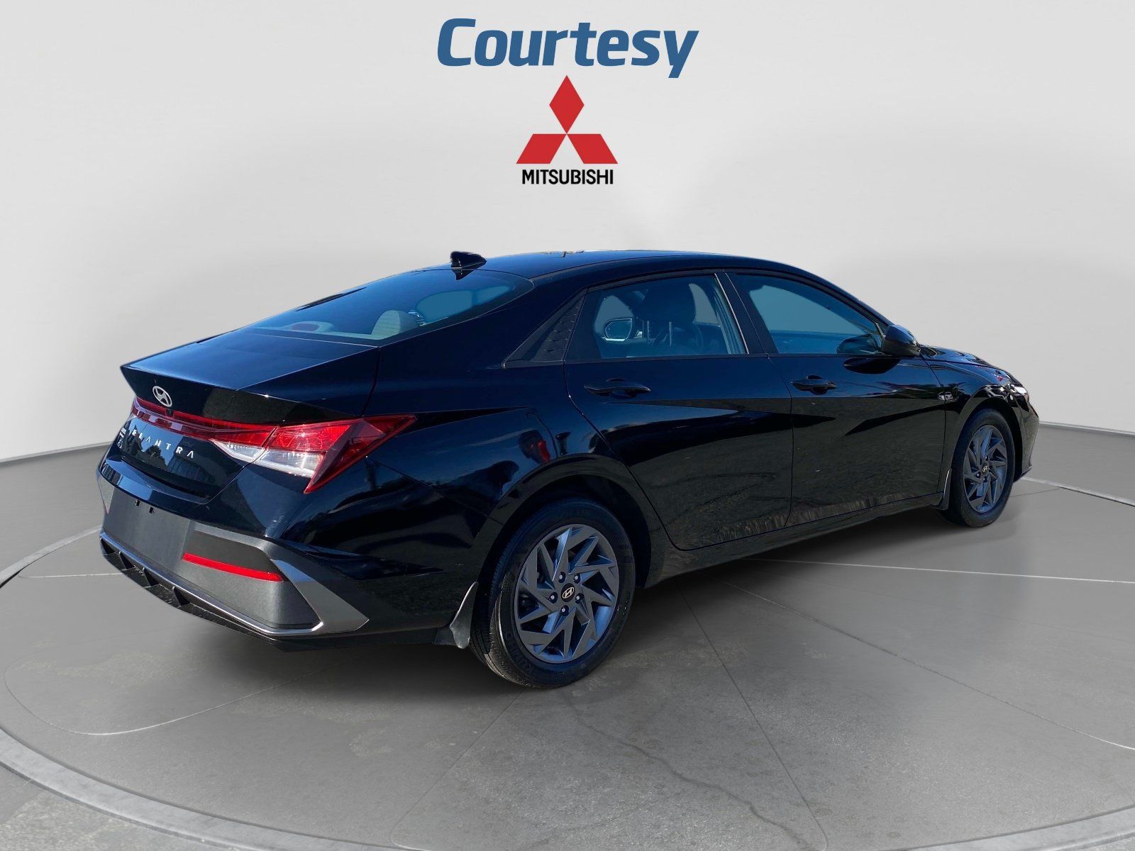 Used 2024 Hyundai Elantra SEL FWD image 5