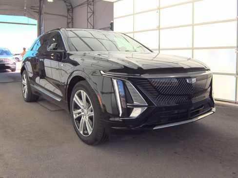Used 2024 Cadillac Lyriq Tech AWD/4WD image 3