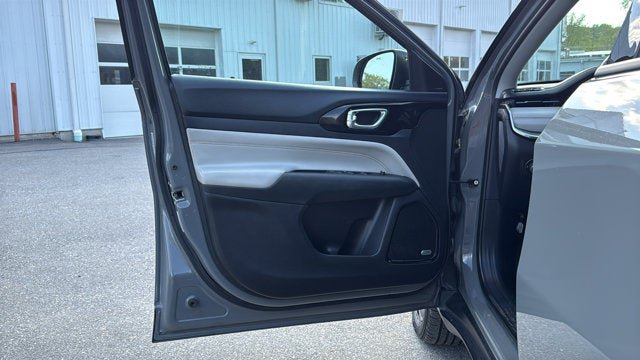 Used 2022 Jeep Compass Limited w/ Sun and Sound Group AWD/4WD image 12