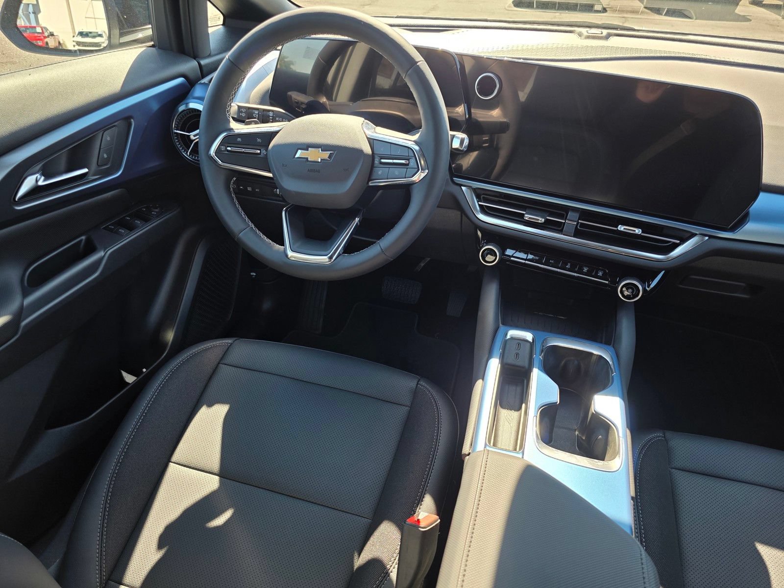 New 2026 Chevrolet Equinox EV LT w/ LPO, Blackout Package FWD image 19