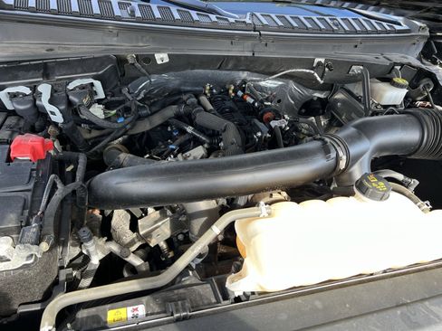 Used 2024 Ford Expedition Limited image 29