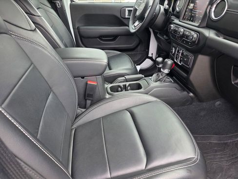 Used 2023 Jeep Wrangler Unlimited Sahara w/ Cold Weather Group AWD/4WD image 23