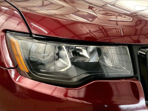 Used 2019 Jeep Grand Cherokee Altitude image 27