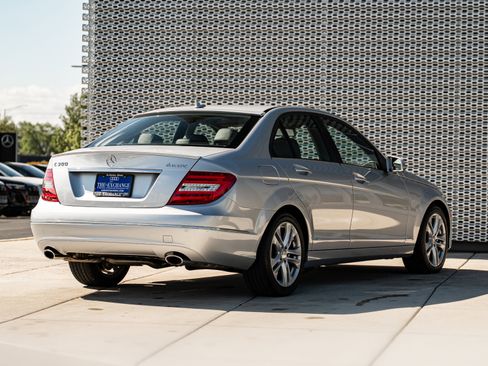 Used 2012 Mercedes-Benz C 300 4MATIC Sedan image 4