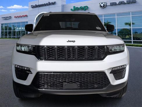 New 2025 Jeep Grand Cherokee Limited w/ Luxury Tech Group II image 3