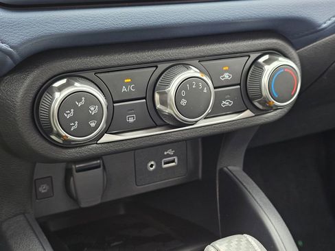 New 2025 Nissan Versa SV w/ Trunk Package image 10