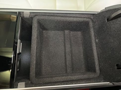 Used 2021 Tesla Model Y Long Range image 21