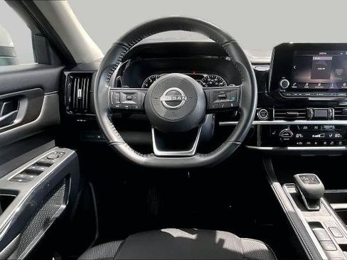 Certified 2024 Nissan Pathfinder SV FWD image 6