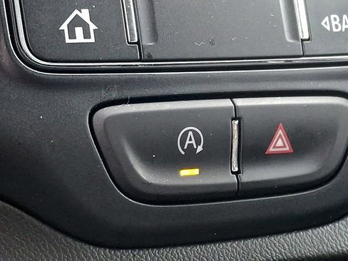 Used 2024 GMC Terrain SLT image 23