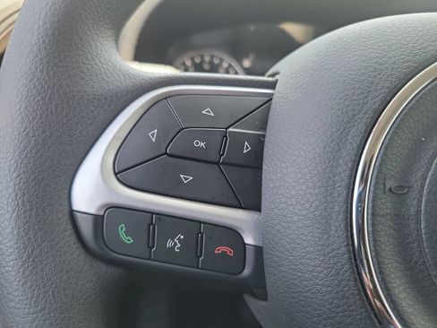 Used 2023 Jeep Renegade Latitude AWD/4WD image 7
