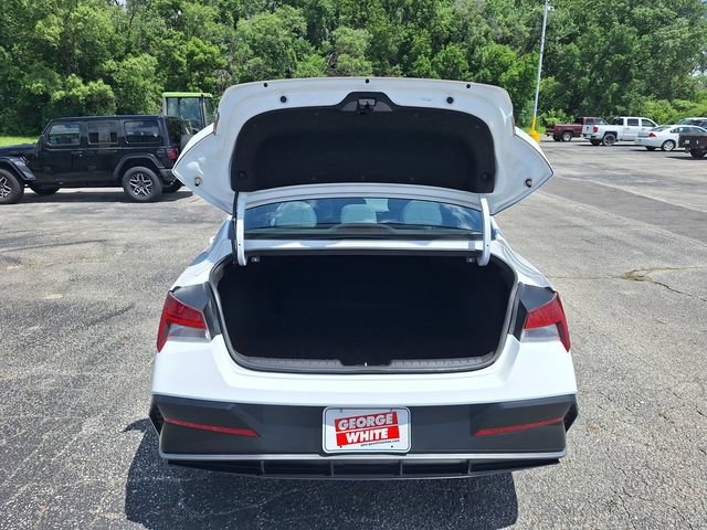 Used 2025 Hyundai Elantra SEL FWD image 44