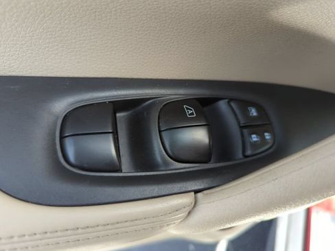 Certified 2019 Nissan Rogue SV FWD image 34