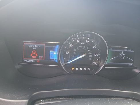 Used 2019 Ford Explorer XLT w/ Equipment Group 202A AWD/4WD image 14