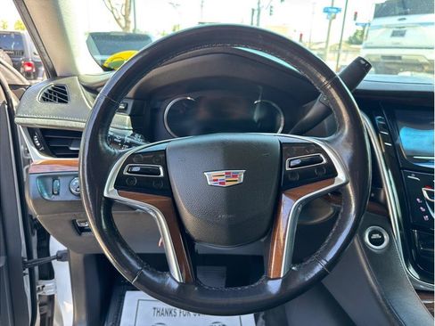 Used 2018 Cadillac Escalade Premium Luxury AWD/4WD image 34
