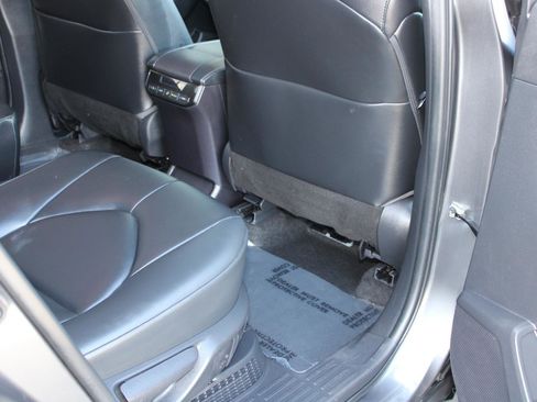 Used 2023 Toyota Highlander XLE FWD image 40