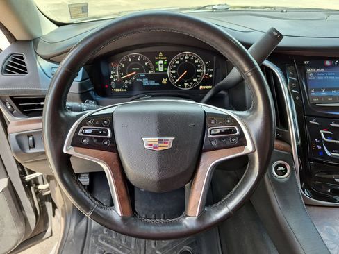 Used 2015 Cadillac Escalade Luxury RWD image 10