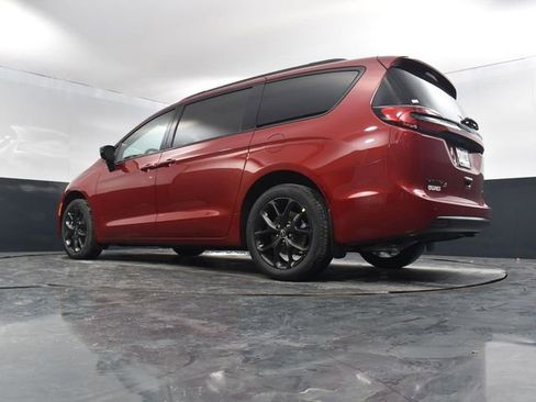 New 2026 Chrysler Pacifica Select image 49