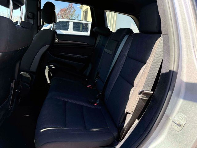 Certified 2020 Jeep Grand Cherokee Laredo w/ Security & Convenience Group AWD/4WD image 12