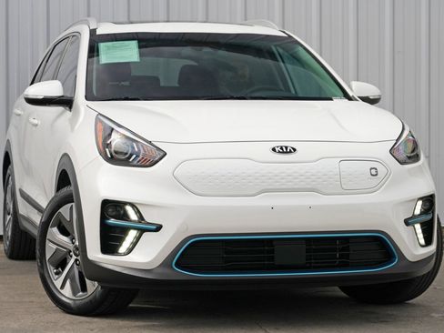 Used 2020 Kia Niro EX Premium w/ Cold Weather Package image 2