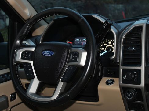 Used 2017 Ford F150 Lariat w/ Trailer Tow Package image 20