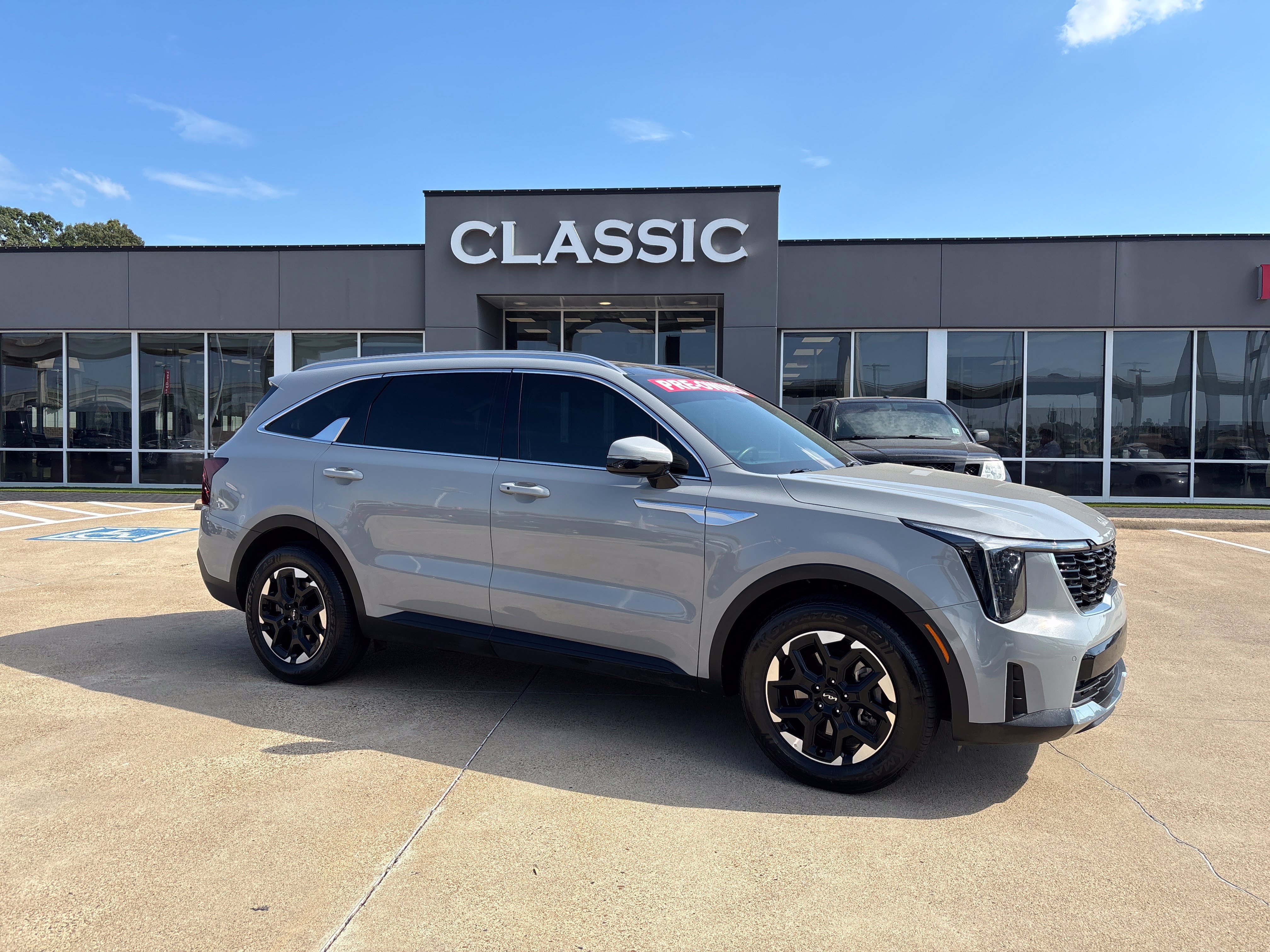 Used 2024 Kia Sorento S w/ Panoramic Sunroof Package FWD image 1
