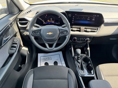 Used 2025 Chevrolet TrailBlazer LT FWD image 19