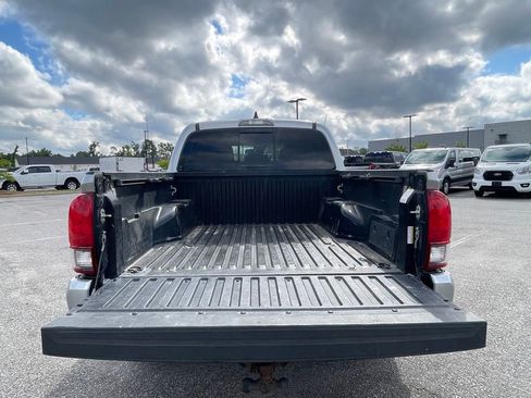 Used 2023 Toyota Tacoma SR5 w/ Technology Package AWD/4WD image 19