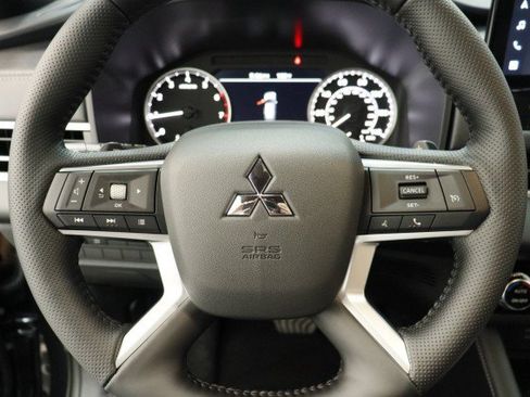 New 2026 Mitsubishi Outlander LE FWD image 8