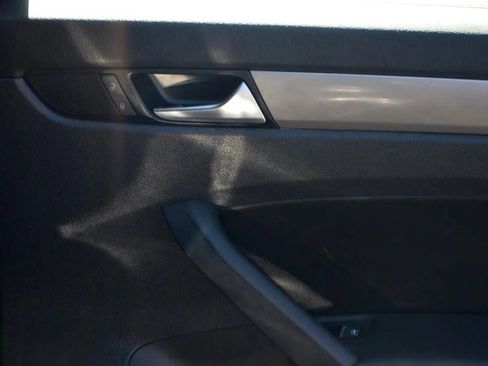 Used 2013 Volkswagen Passat 2.5 S image 21