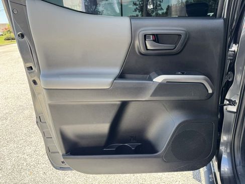 Used 2021 Toyota Tacoma SR5 RWD image 29